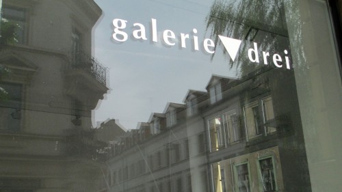 Die Galerie 3 ist die dritte ihrer Art für die Damen der “Sezession 89″. Das Dreieck als Symbol des Weiblichen verdeutlicht Konzept und Botschaft.