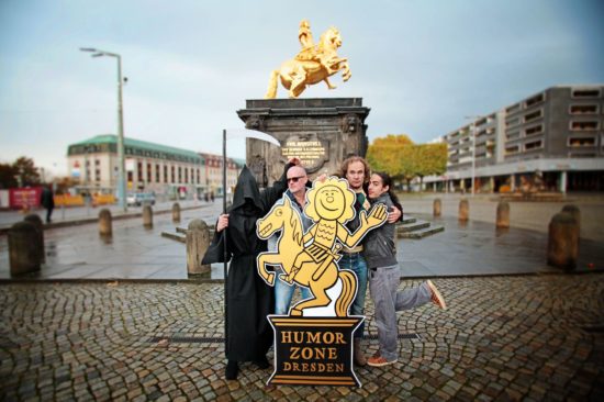 Humorzone 2017, Olaf Schubert, Masud, Der Tod auf der Dresdner Hauptstraße beim Goldenen Reiter. Foto: PR/A. Garbe