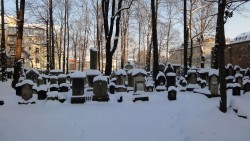 Der verschneite Jüdische Friedhof.