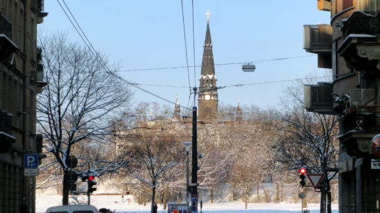 Die Garnisonkirche über dem winterlichen Alaunplatz - Foto: Archiv 2010