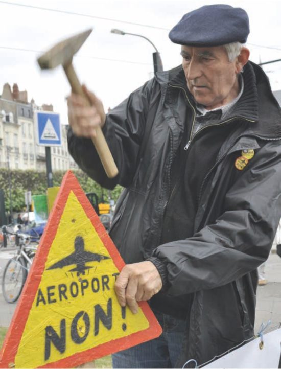 Aktivist am Airport Nantes (Frankreich) - Foto: Anthony Vincent
