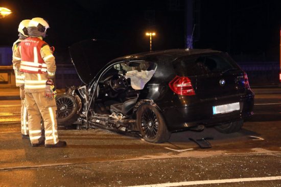 Zerstörter BMW auf der Marienbrücke: Foto: Roland Halkasch