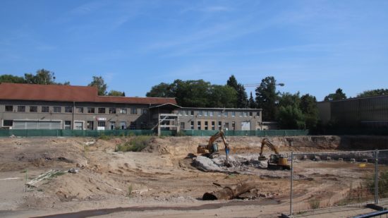 Hier soll künftig die Grundschule stehen. Zur Zeit läuft noch die Altlasten-Sanierung.