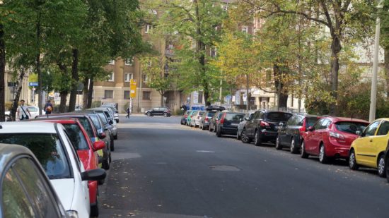 Auch auf der Lessingstraße gilt: künftig nur Parkschein oder -Ausweis parken.