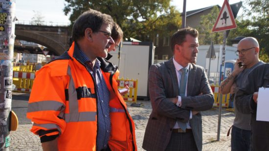 Prof. Reinhard Koettnitz und Raoul Schmidt-Lamontain stellen die Baustelle vor