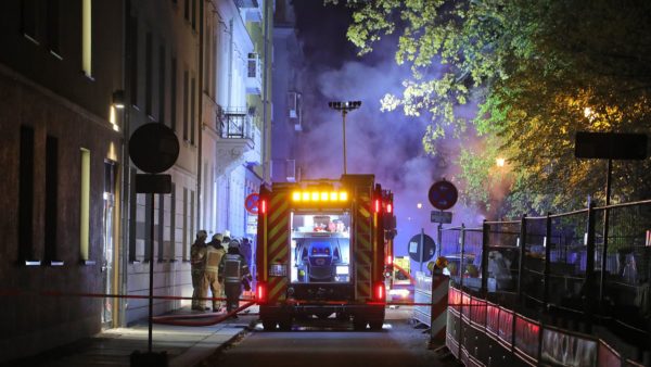 Feuerwehr im Einsatz auf der Holzhofgasse -Foto: Roland Halkasch