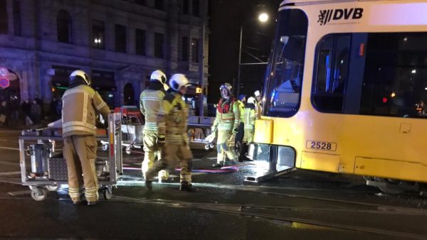 Die Feuerwehr wird die Bahn wieder ins Gleis heben.