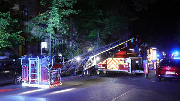 Feuerwehr im Einsatz auf der Theresienstraße - Foto: Roland Halkasch