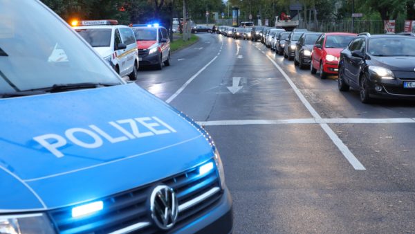 Auf der Hansastraße gab es in den Morgenstunden lange Staus. Foto: Roland Halkasch