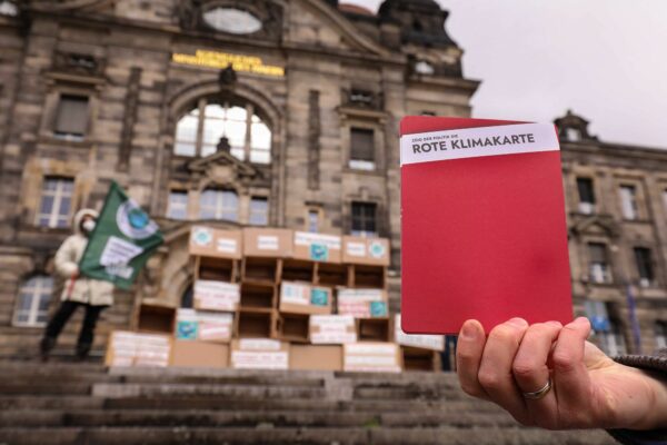 Rote Klimakarte für die Sächsische Staatsregierung - Foto: Tino Plunert
