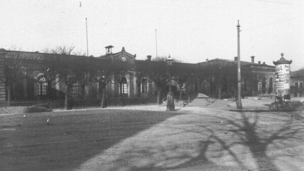 So sah der Bahnhof Neustadt vor dem Umbau im ausgehenden 19. Jahrhundert aus.