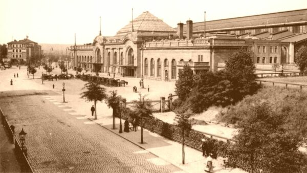 Der gerade frisch umgebaute Bahnhof Neustadt Anfang des 20. Jahrhunderts