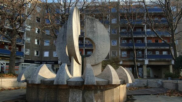 Seit 20 Jahren ohne Wasser der Kracht-Brunnen auf der östlichen Seite des Neustädter Marktes