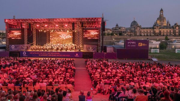 Die Dresdner Philharmonie bei den Filmnächten am Elbufer. Foto: PR/Reinhard Spunkner