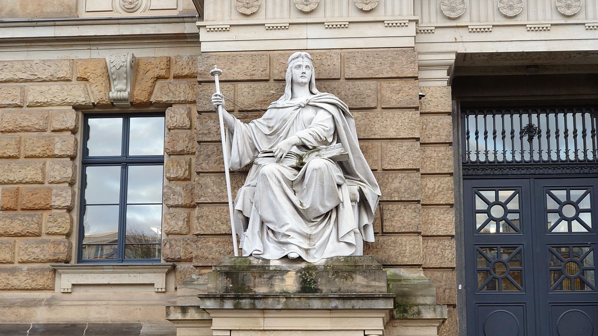 Die Staatsanwaltschaft Dresden hat Anklage zum Landgericht Dresden – Jugendkammer als Jugendschutzgericht – erhoben - Foto: Archiv Anton Launer