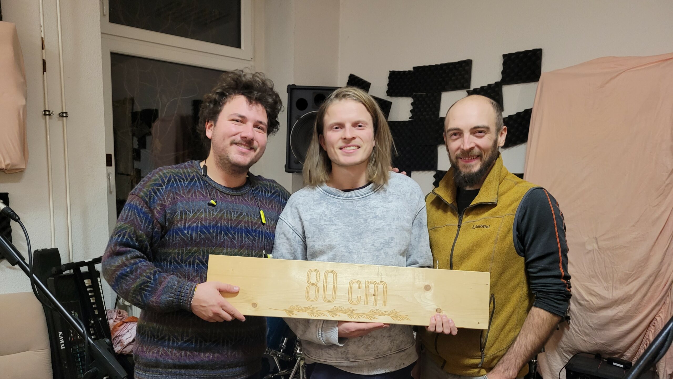 Kilian Engelke, Carlo Klengel und Tom Stennett bilden zusammen "80cm Brett" -hier in ihrem Probenraum. Foto: Isabel Knippel