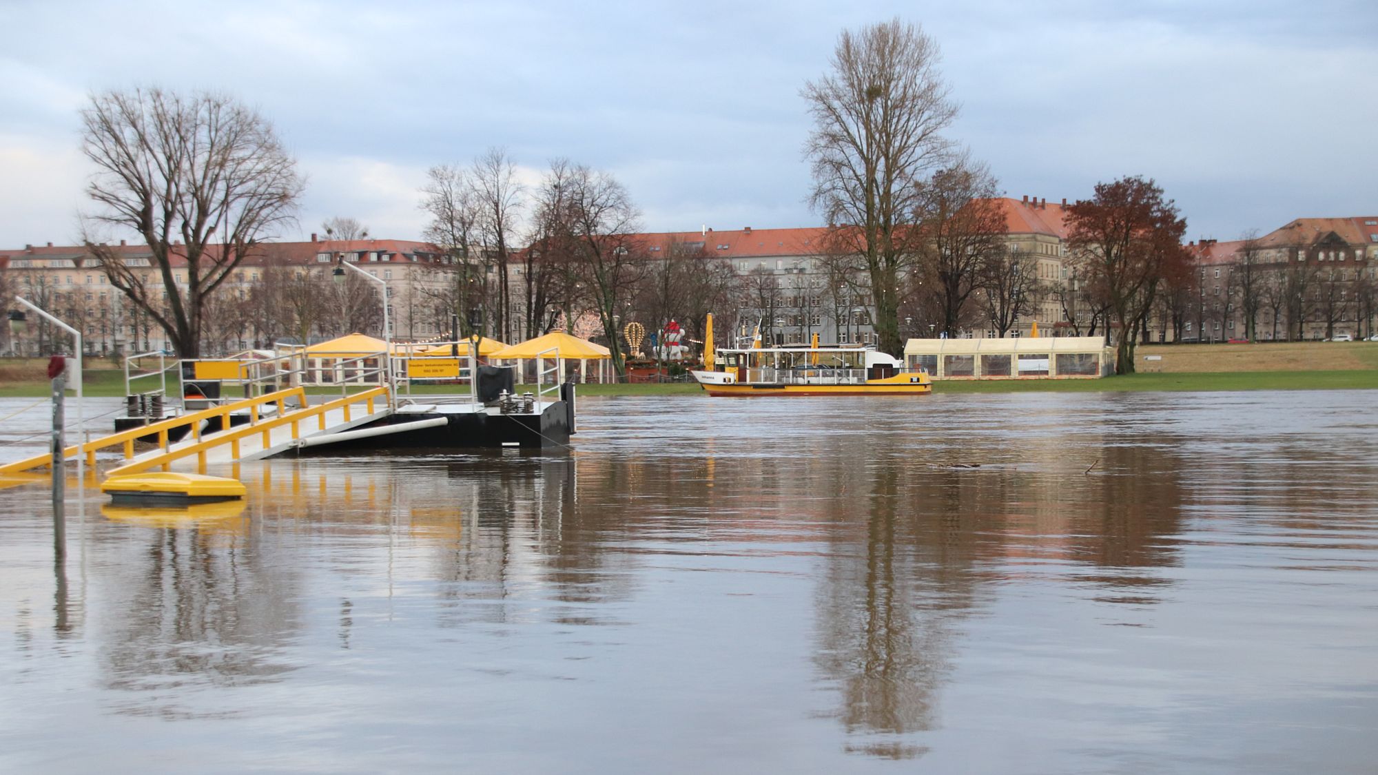 Der Fährverkehr nach Johannstadt ist eingestellt. Foto: Anton Launer