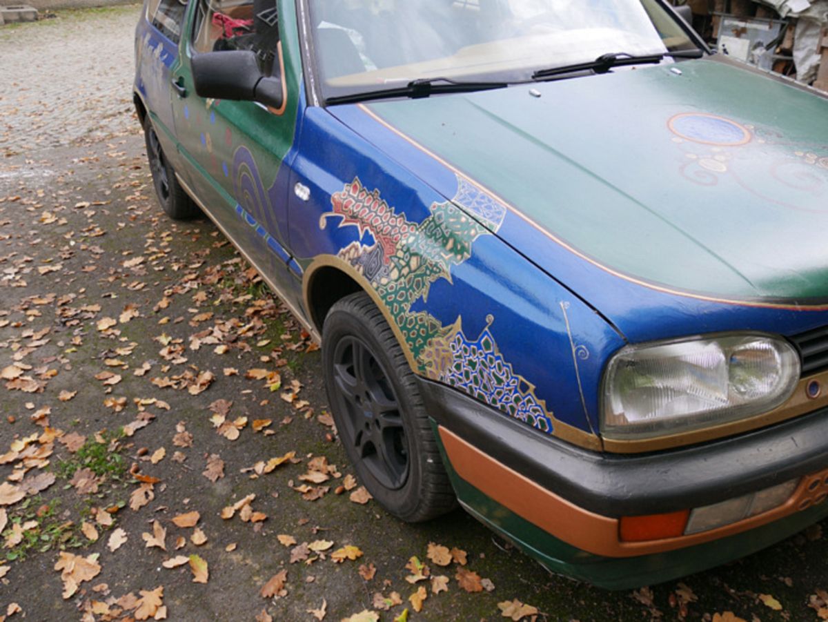 Der bemalte Golf wurde zuletzt im Hecht-Viertel gesehen. Foto: Polizei Chemnitz