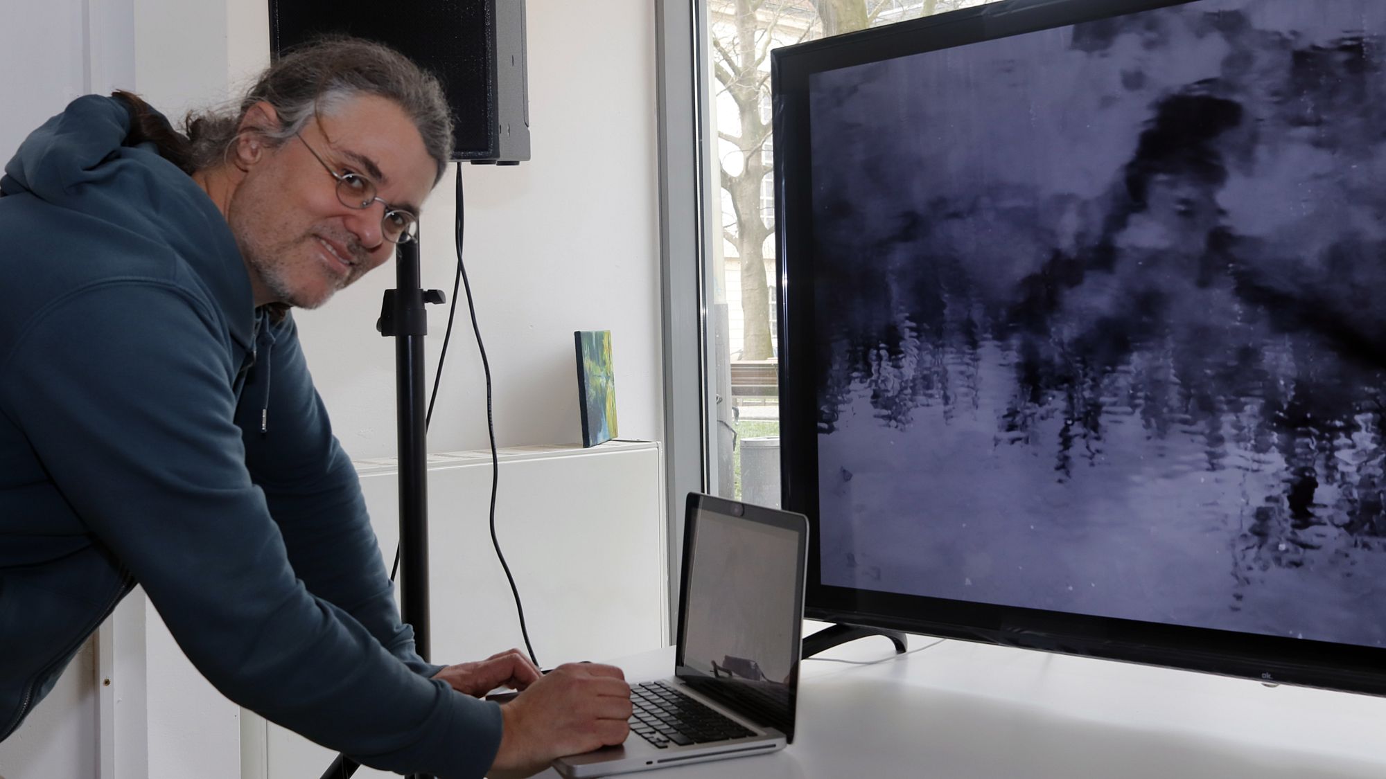Martin Andersson hat zur Ausstellung eine Klang- und Videoinstallation beigetragen. Foto: Anton Launer