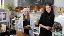 Anne Neumeister und Rosalie Maier führen das Vlora & Vauna - Foto: Anton Launer