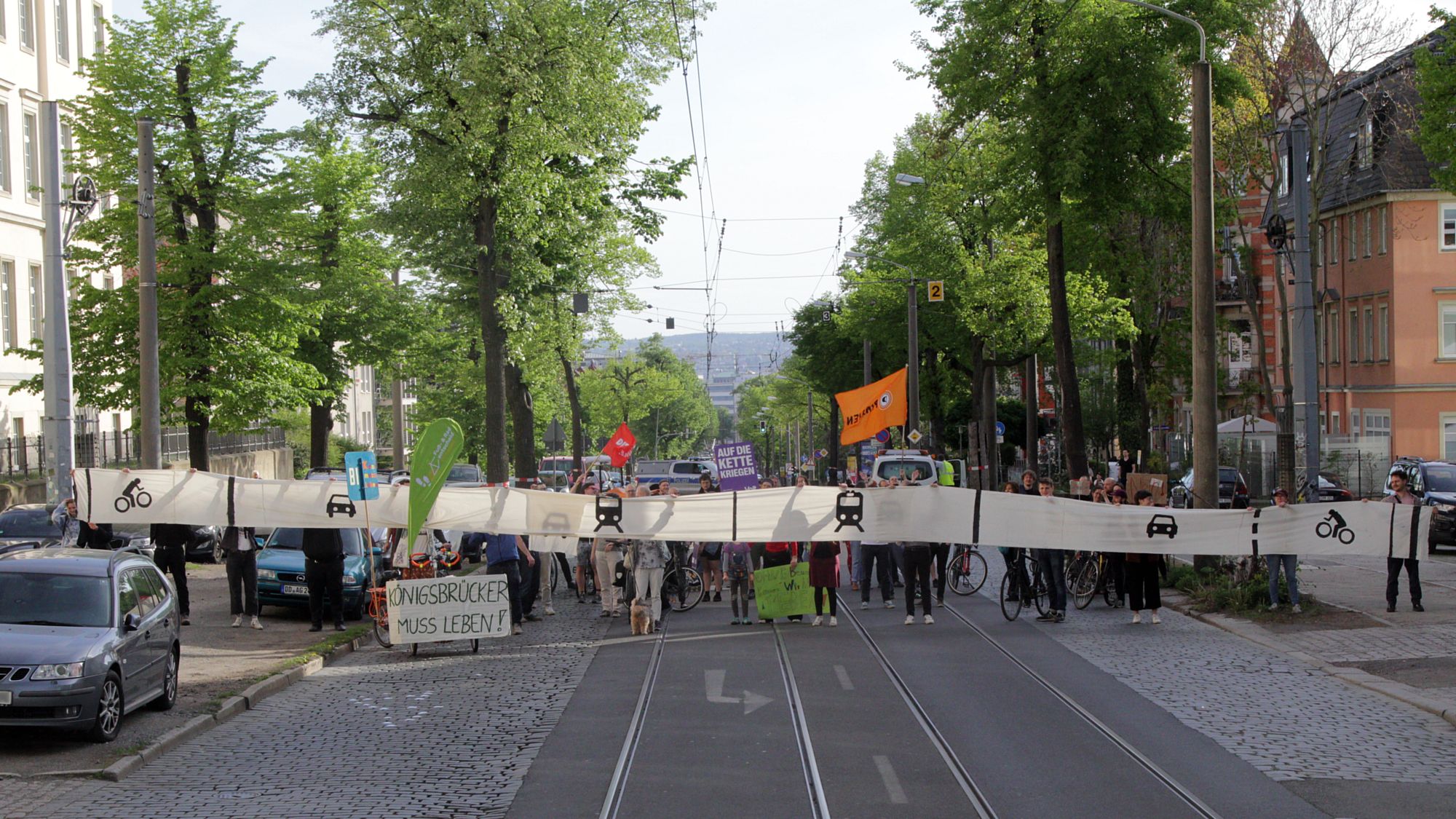 Demonstration auf der Königsbrücker Straße - Foto: Initiative "Stadt muss atmen"