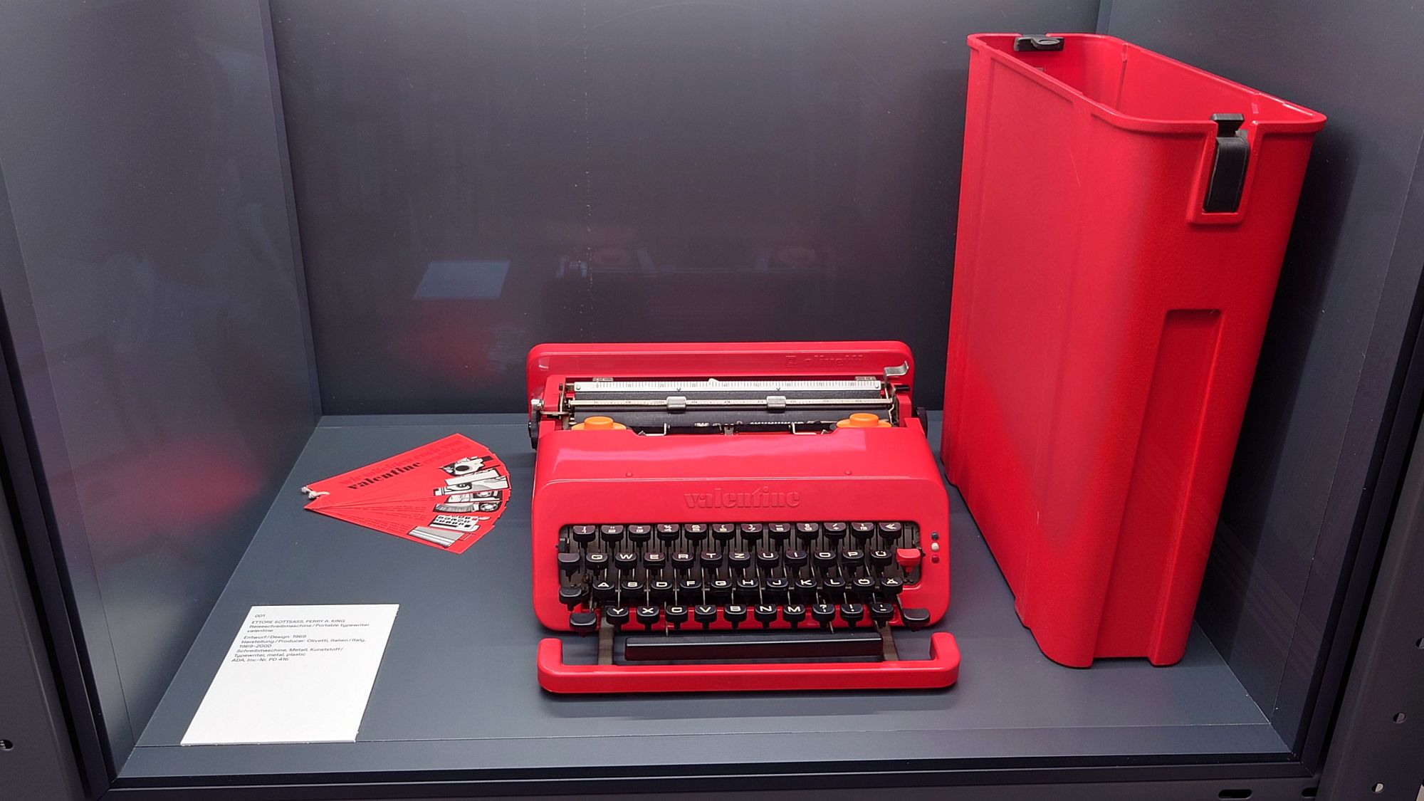 Olivetti-Schreibmaschine - Ausstellungsstück im ADA - Foto: Anton Launer