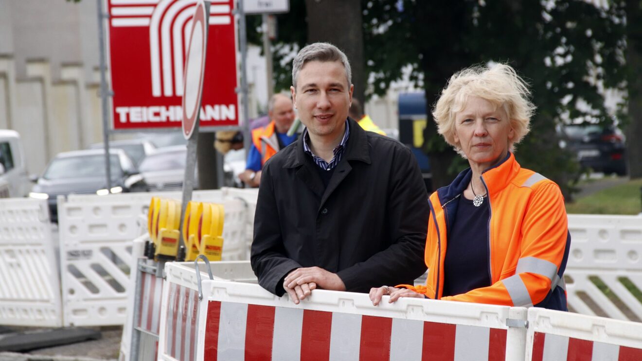 Baubürgermeister Stephan Kühn und Bauamtsleiterin Simone Prüfer. Foto: Anton Launer