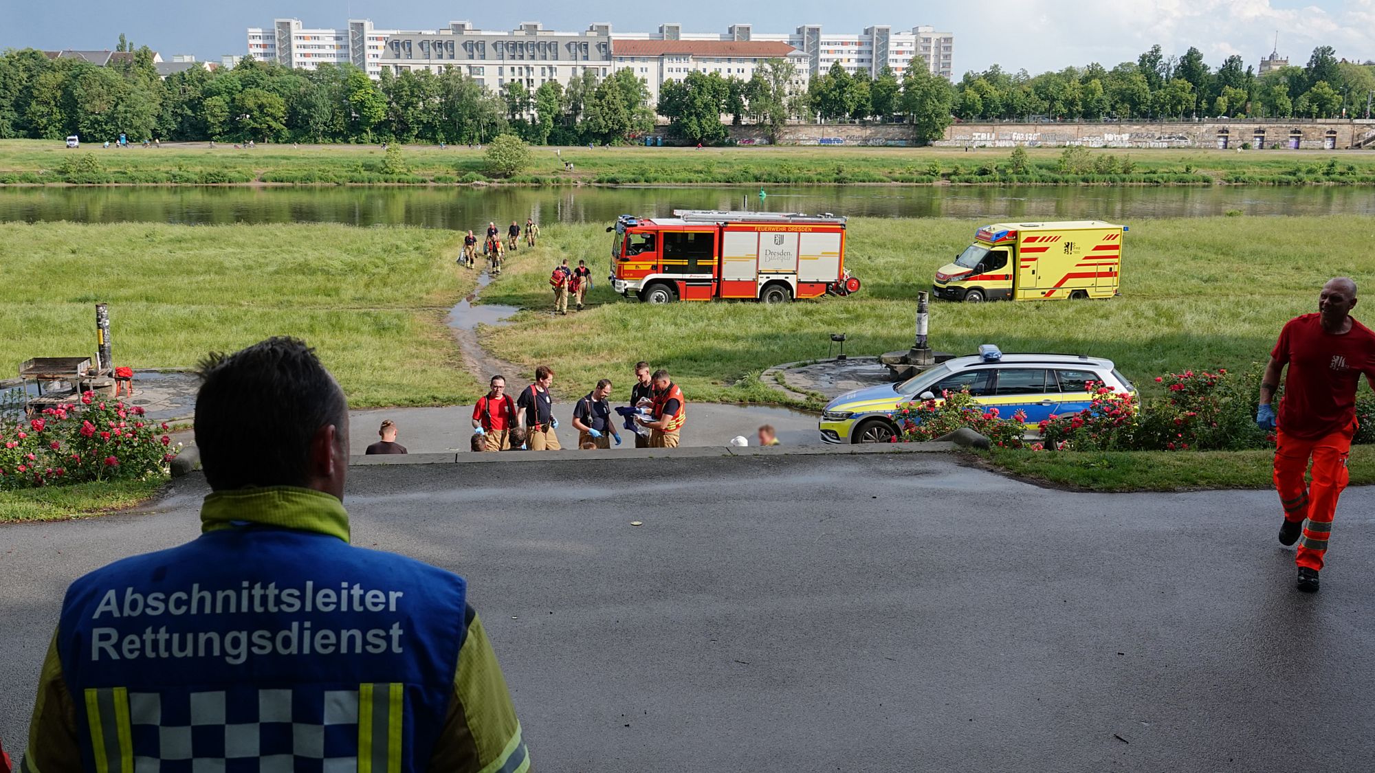 Feuerwehreinsatz am Rosengarten. Foto: Roland Halkasch