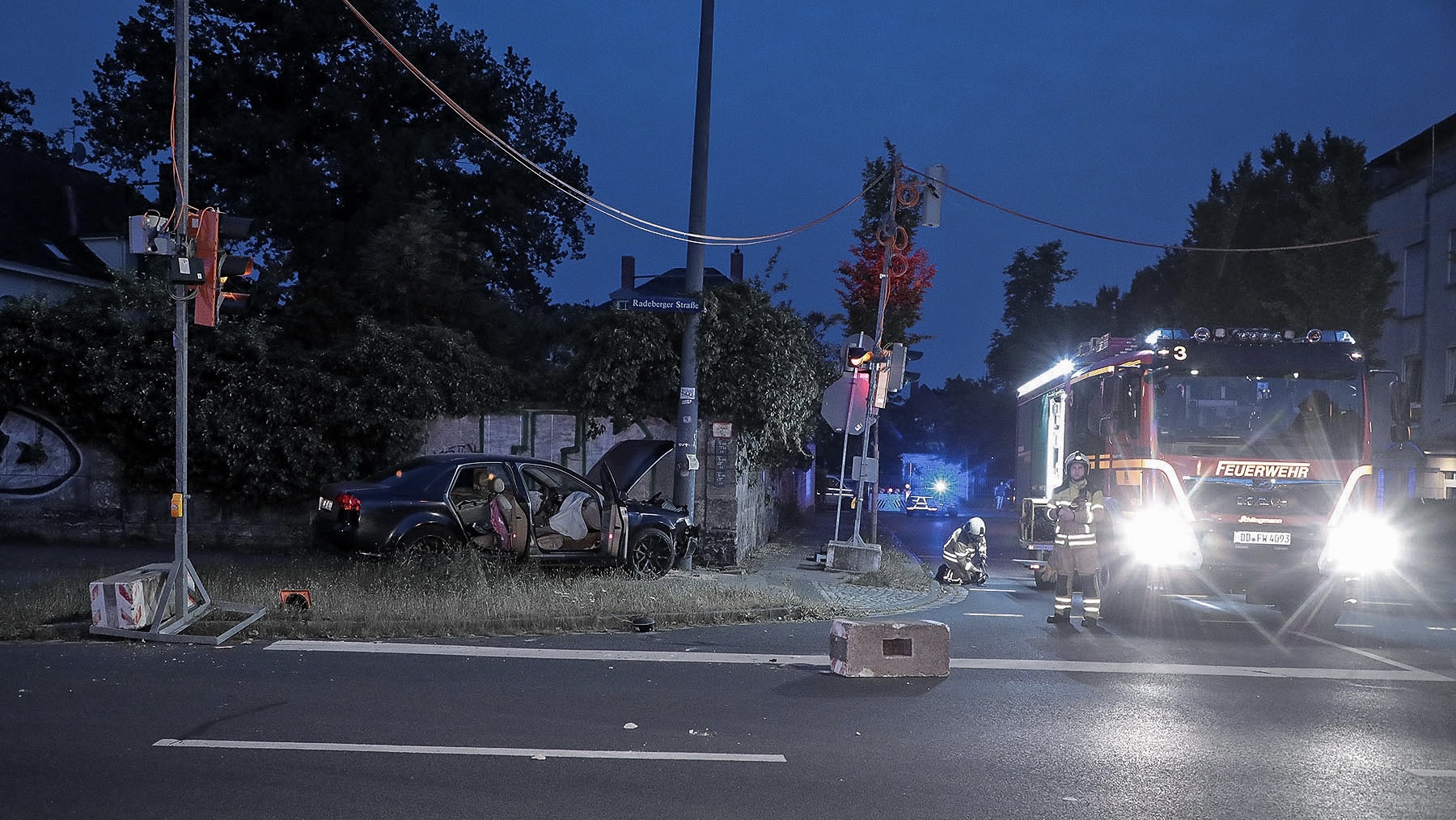 Verkehrsunfall auf der Radeberger Straße - Foto: Roland Halkasch 