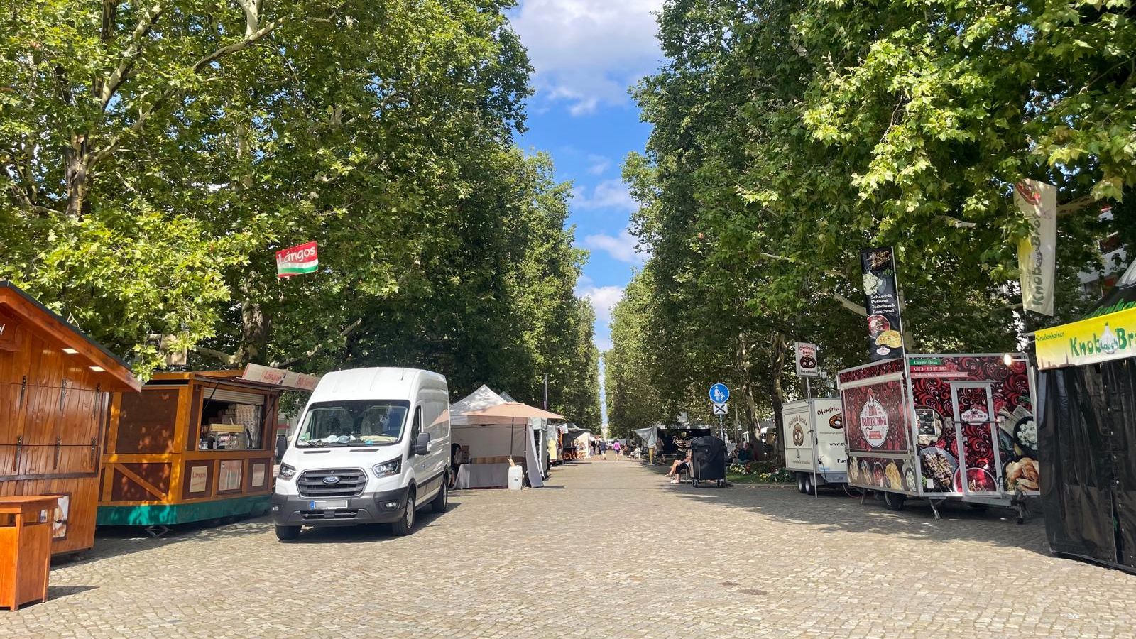 Markt auf der Hauptstraße - Foto: Charlotte Otto