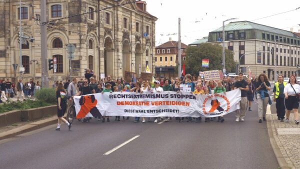 Tausende demonstrierten gegen Rechtsextremismus. Foto: Florian Varga