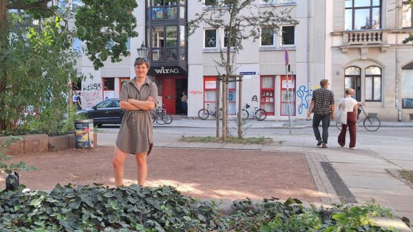 Claudia Jobst ist Anwohnerin am MArtin-Luther-Platz und engagiert sich im Verein für ein besseres Miteinander.