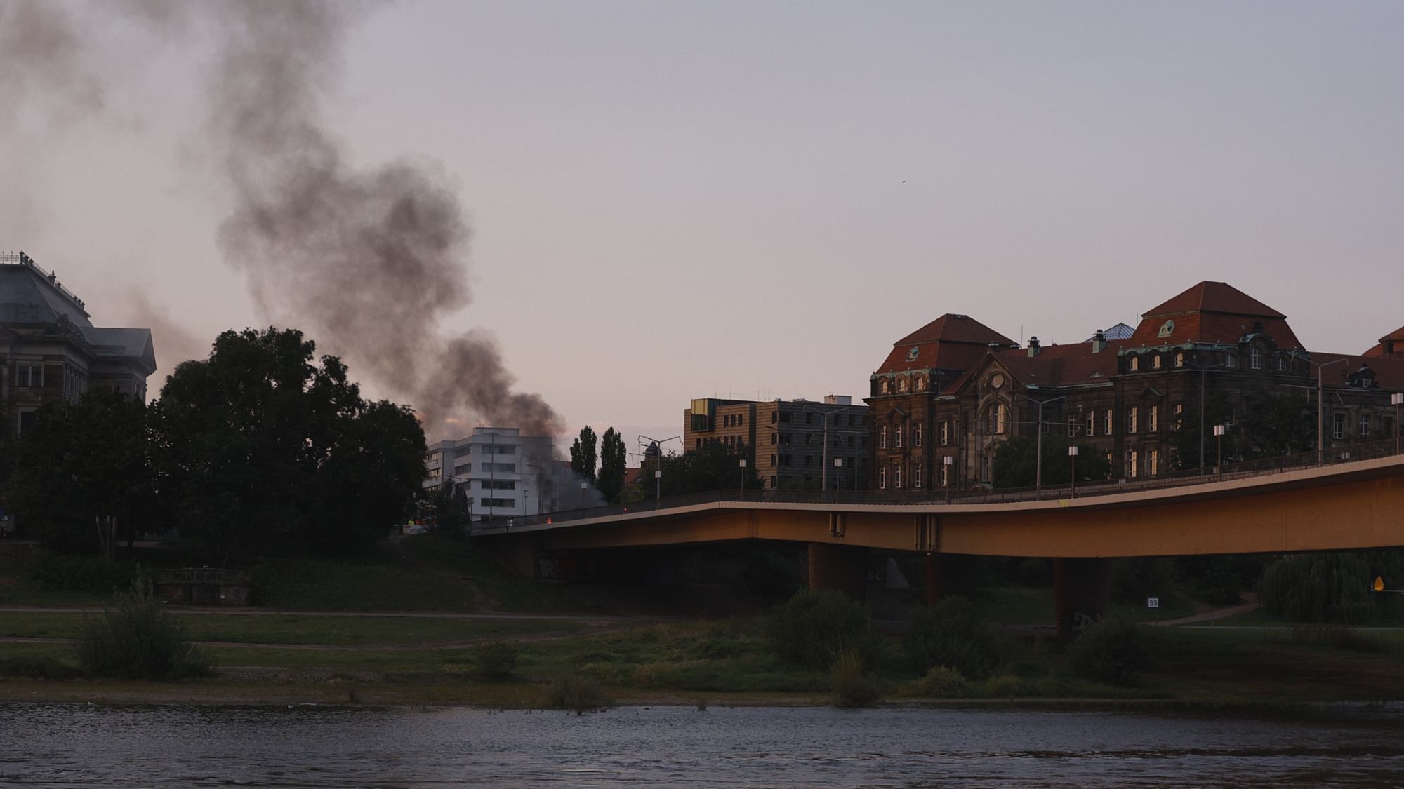 Kontrollierter Rückbau des Brückenzuges C hat begonnen. Foto: Florian Varga