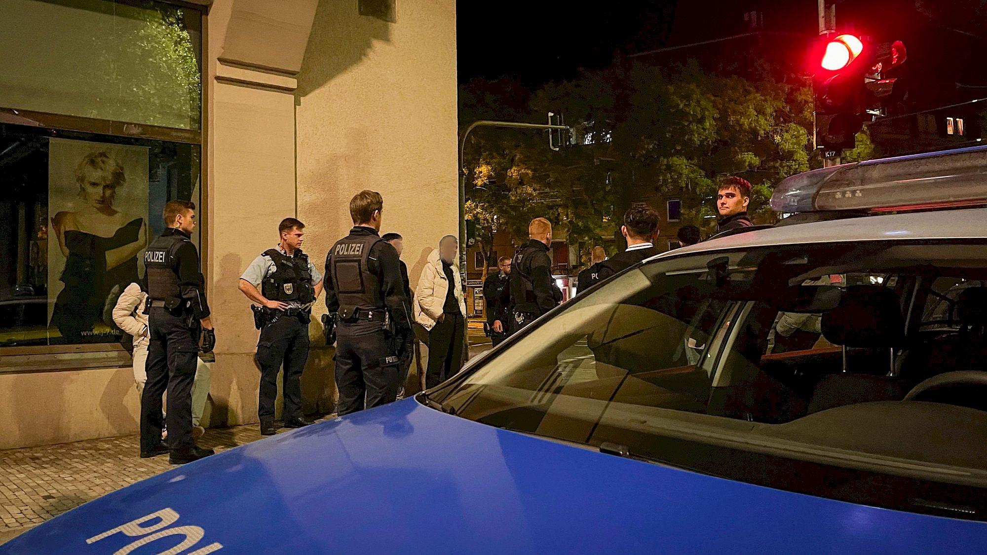 Polizeieinsatz am Albertplatz. Photography: Florian Varga