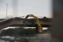 Bagger im Einsatz am Zug C der Carolabrücke - Foto: Florian Varga