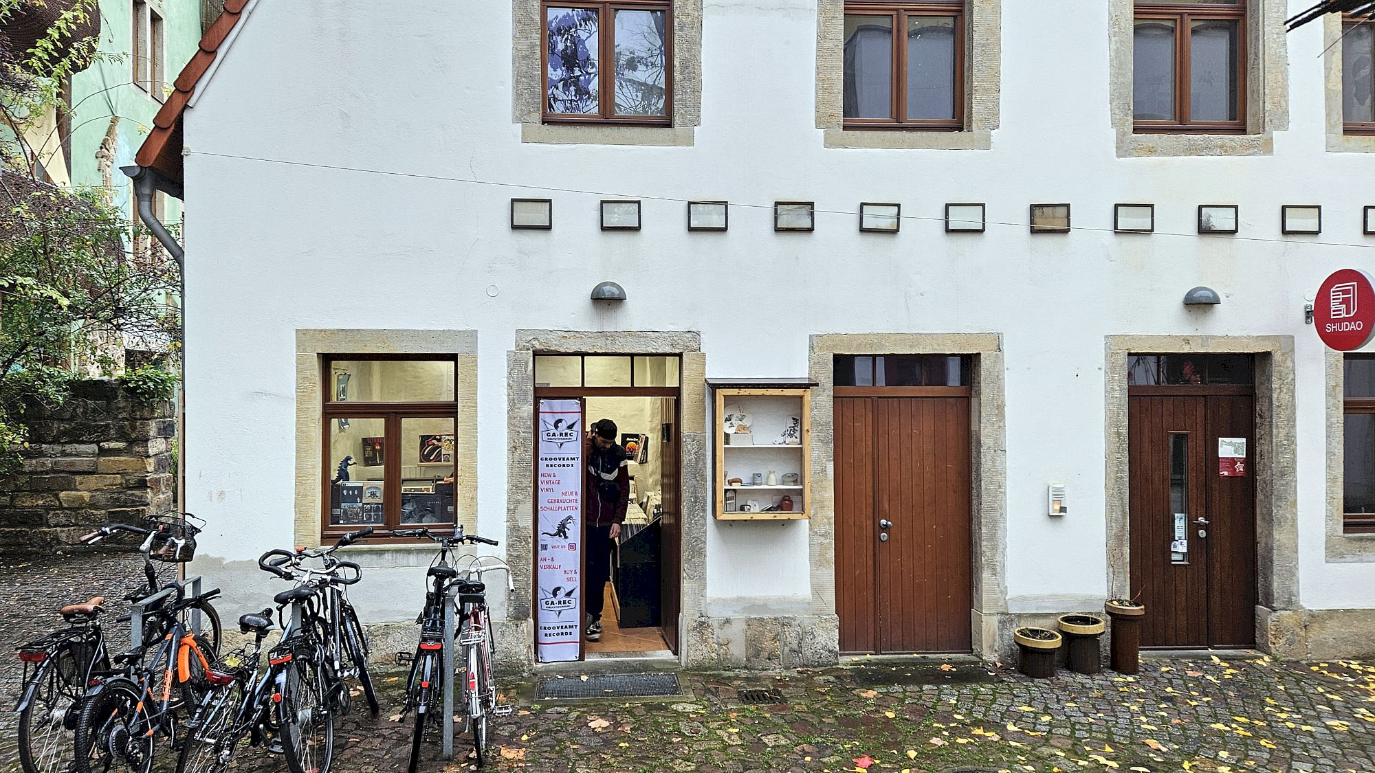 Im Hinterhof der Kunsthofpassage hat "Grooveamt Records" eine neue Heimat gefunden. Foto: Anton Launer