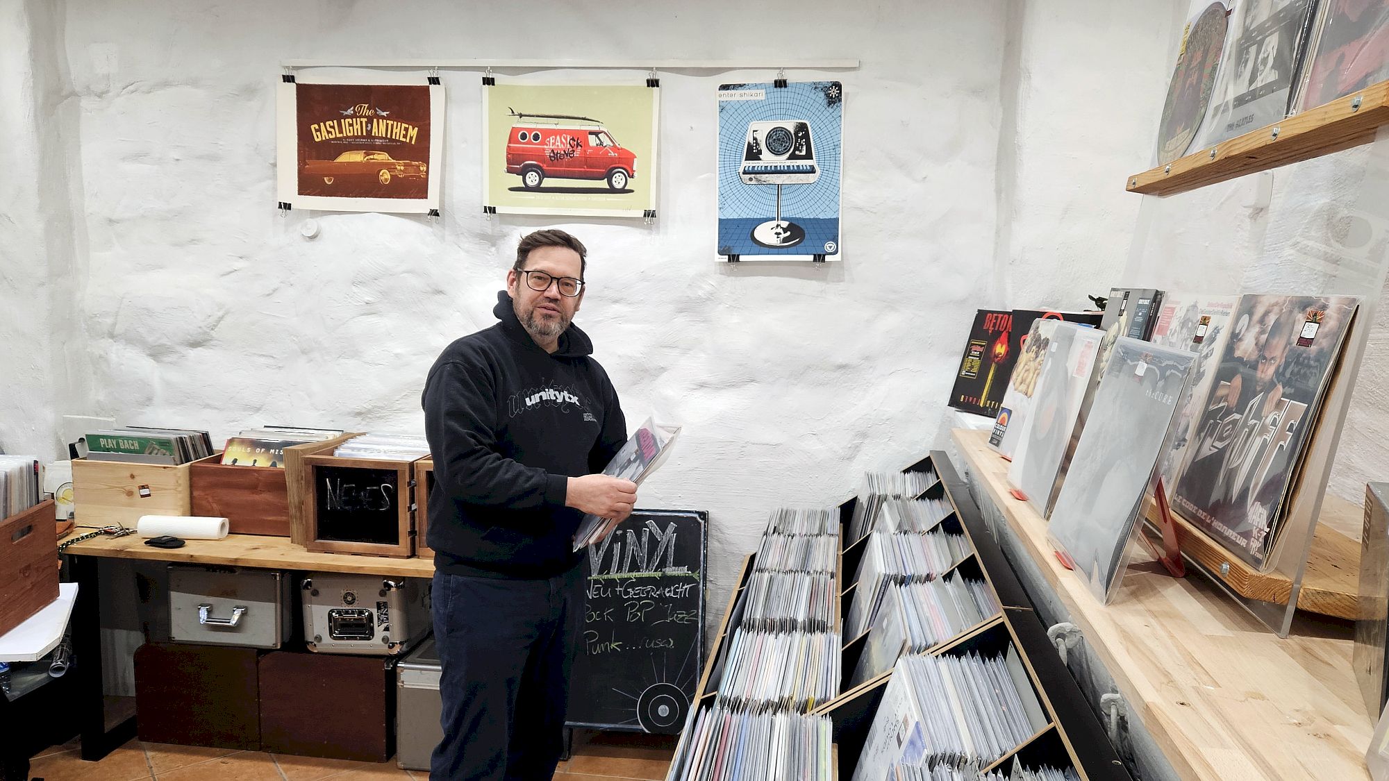 Tobias Hornung im Plattenladen "Grooveamt Records" - Foto: Anton Launer