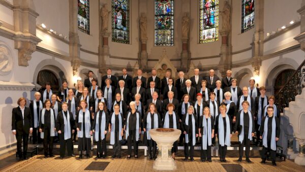 Der Bach-Chor intoniert das Brahms-Requiem in der Martin-Luther-Kirche.