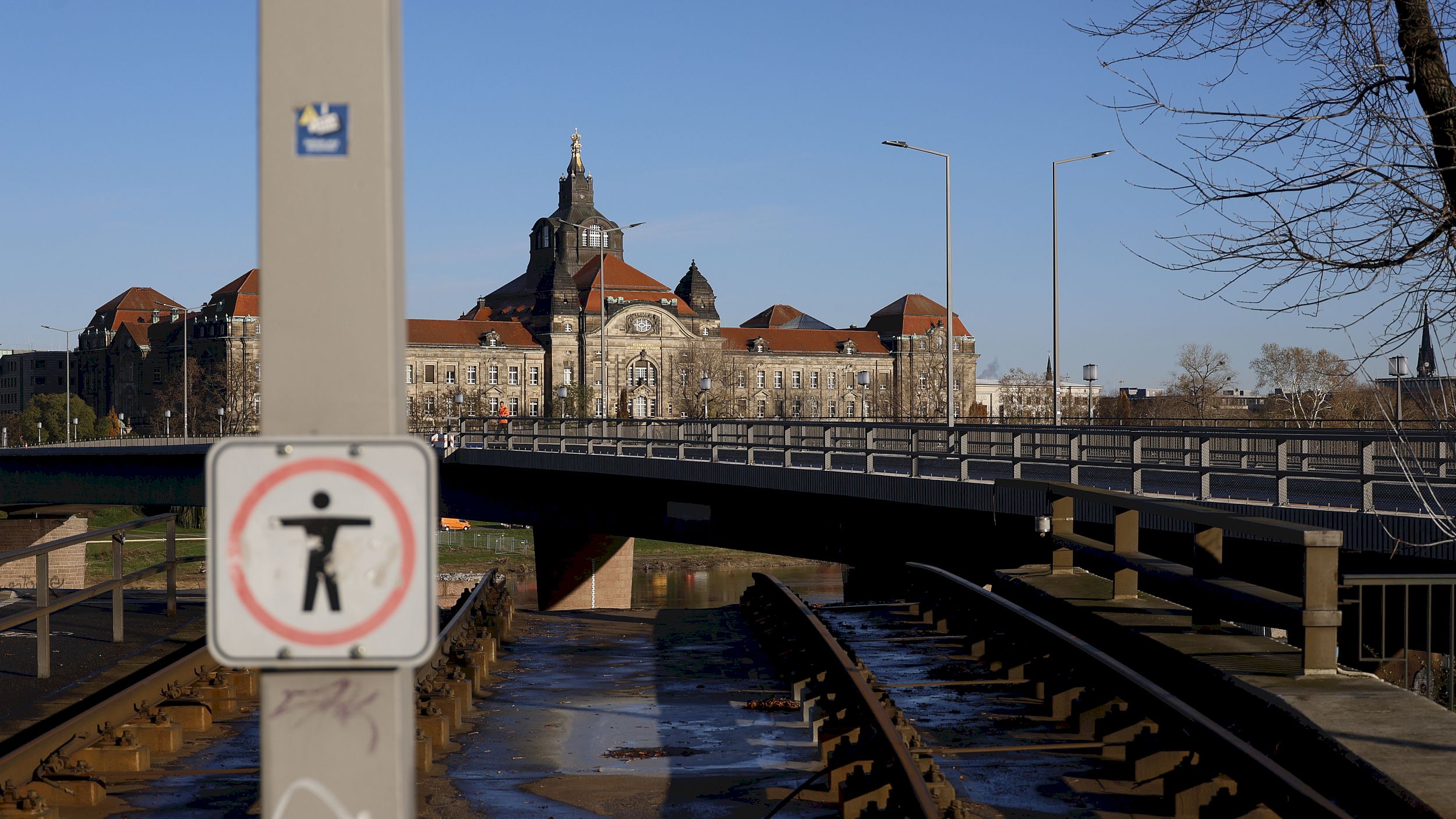 Die Straßenbahnverbindung ist derzeit abgerissen. Foto: Florian Varga