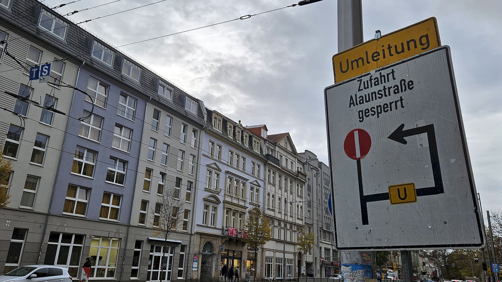 Wer zur südlichen Alaunstraße will, muss der wilden Ausschilderung folgen und über Rothenburger und Böhmische Straße fahren. Foto: Anton Launer