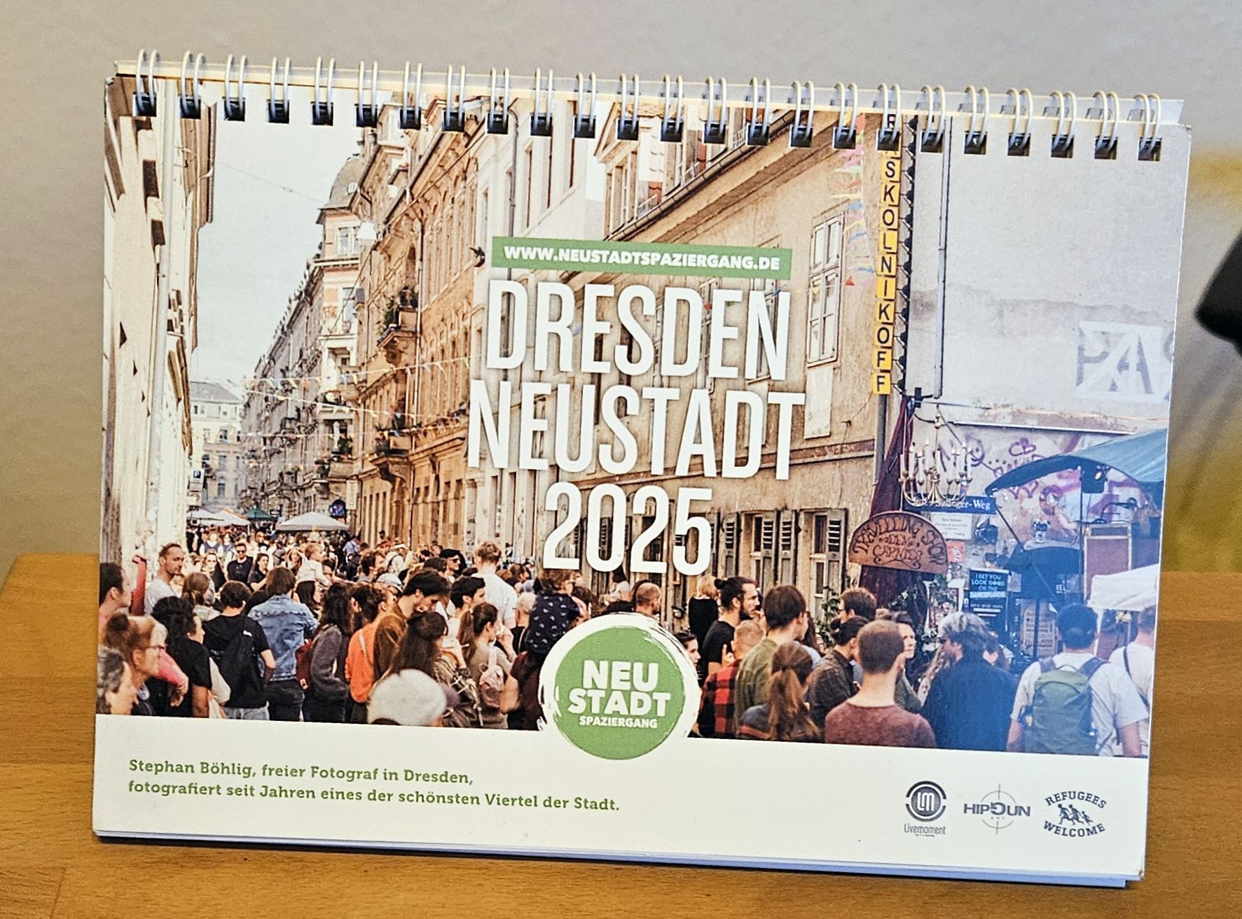 In der kleinen Version gibt es den Neustadt-Spaziergang als Tischkalender. Foto: Anton Launer