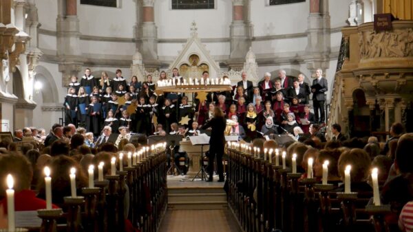 Traditionelles Adventsliedersingen in der Martin-Luther-Kirche am 2. Advent - Foto: Kirchgemeinde