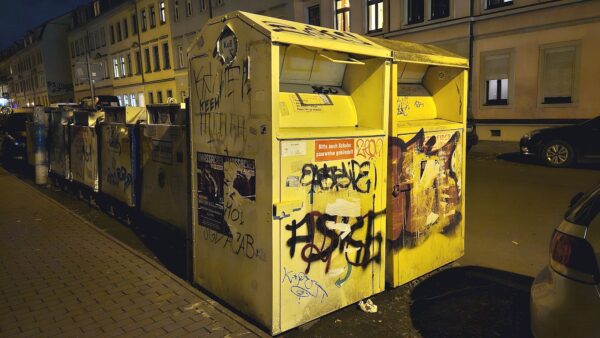 Die Container an der Kamenzer Straße am Alaunplatz werden wohl ausgetauscht werden. Foto: Anton Launer