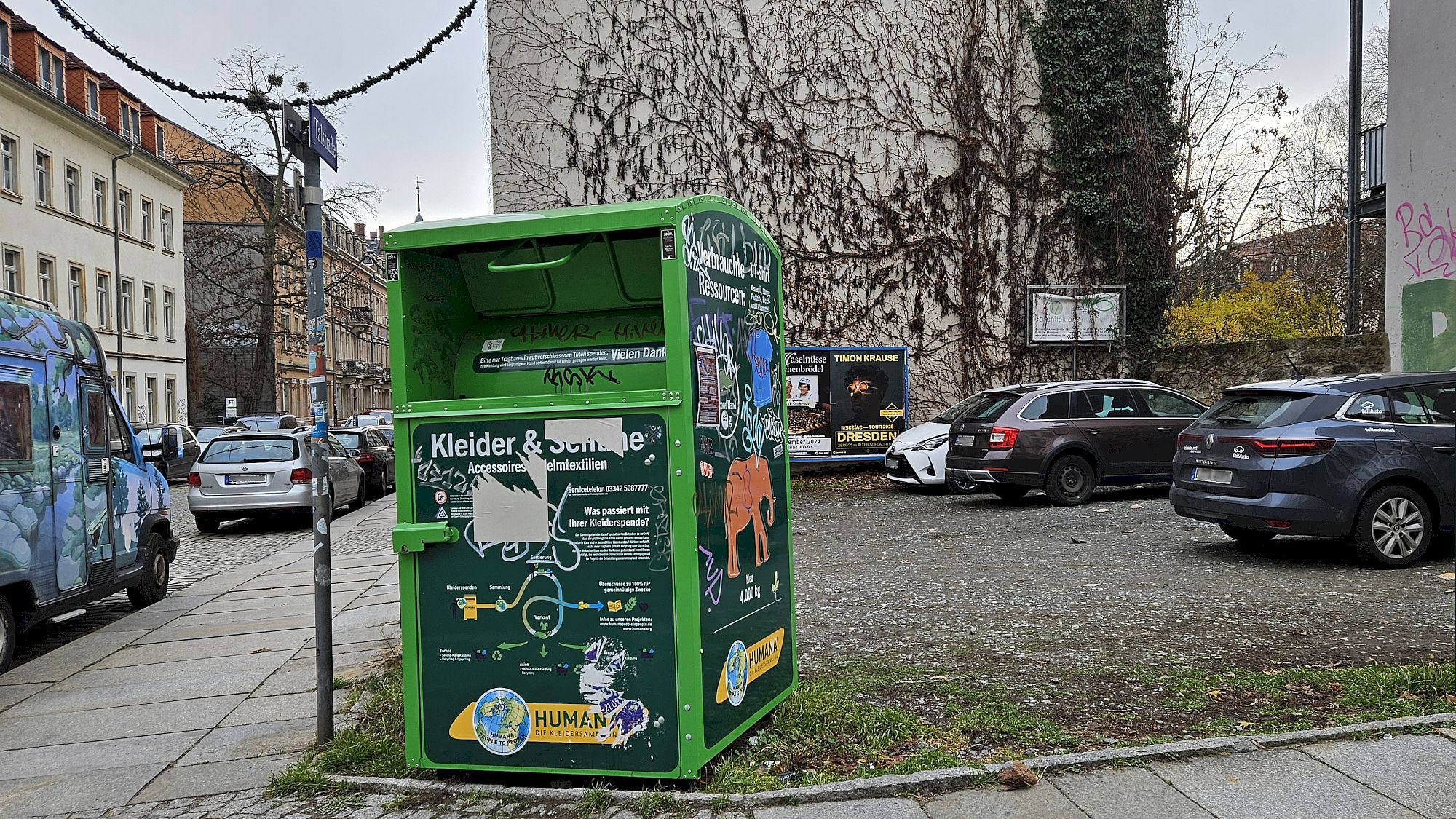 Der Container an der Talstraße steht auf einem privaten Grundstück und wird wahrscheinlich stehen bleiben können. Foto: Anton Launer