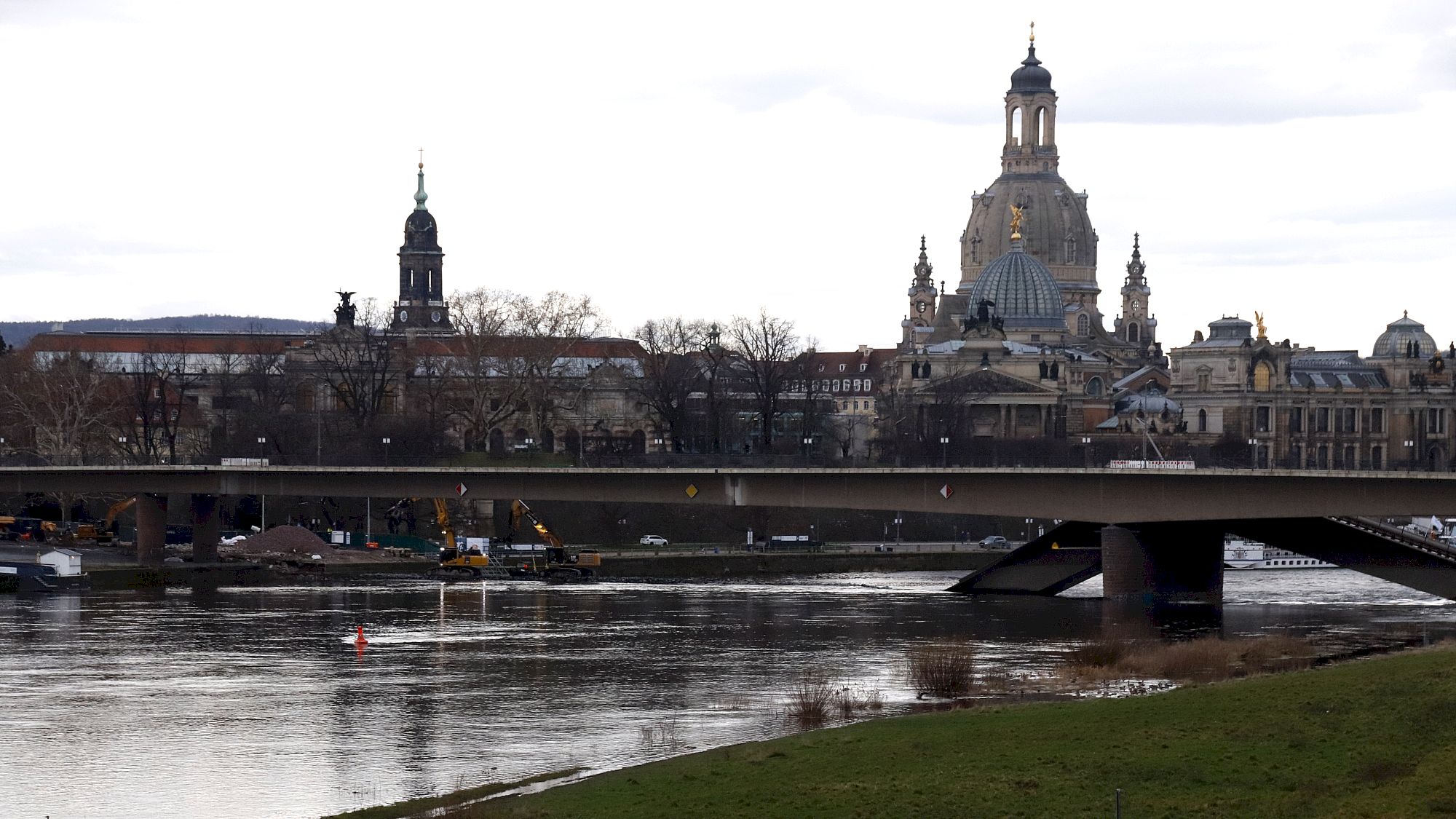 Ab der zweiten Januarwoche sollen die Abrissarbeiten dann auf der Neustädter Seite beginnen. Foto: Anton Launer