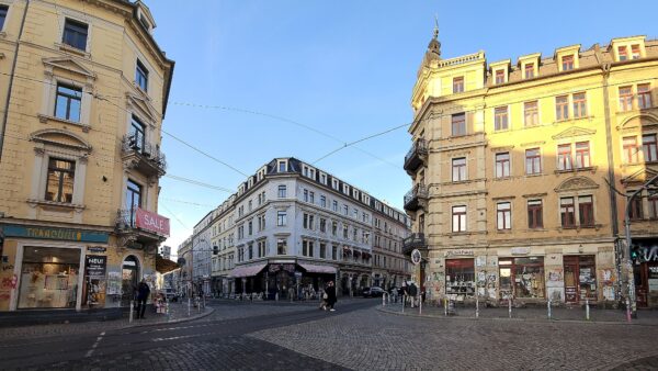 Schiefe Ecke in der Neustadt - Foto: Anton Launer