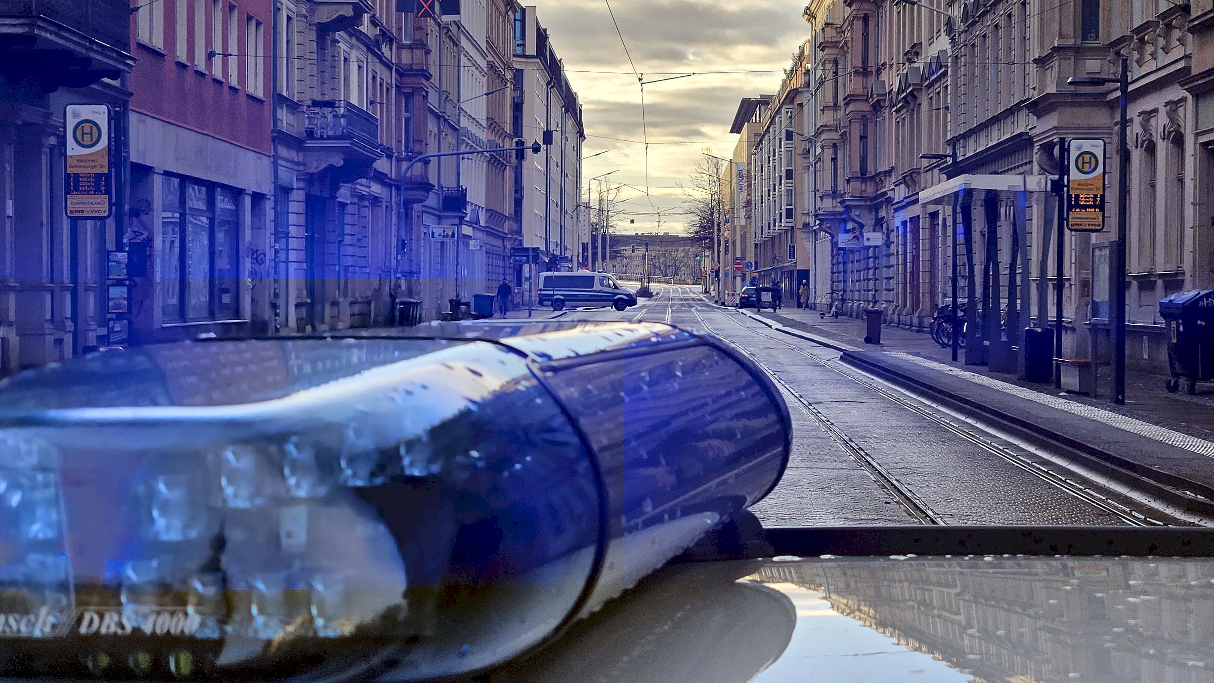 Am Morgen hat die Polizei die Straßen in Richtung Innere Neustadt abgesperrt. Foto: Anton Launer