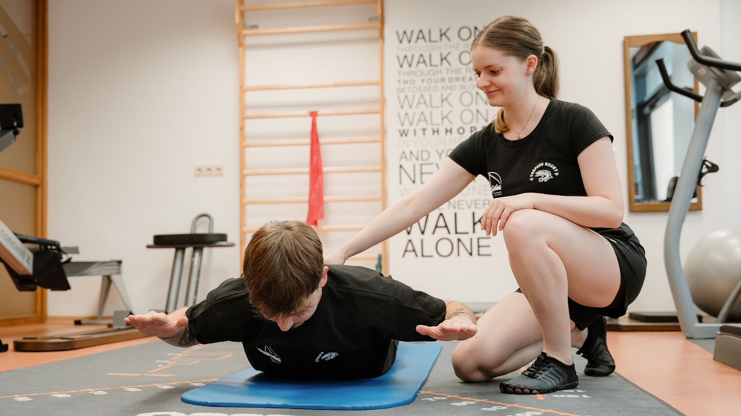 Physiotherapie ist viel mehr als Massage - häufig muss der Patient intensiv mitarbeiten. Foto: augenscheinlich fotografie