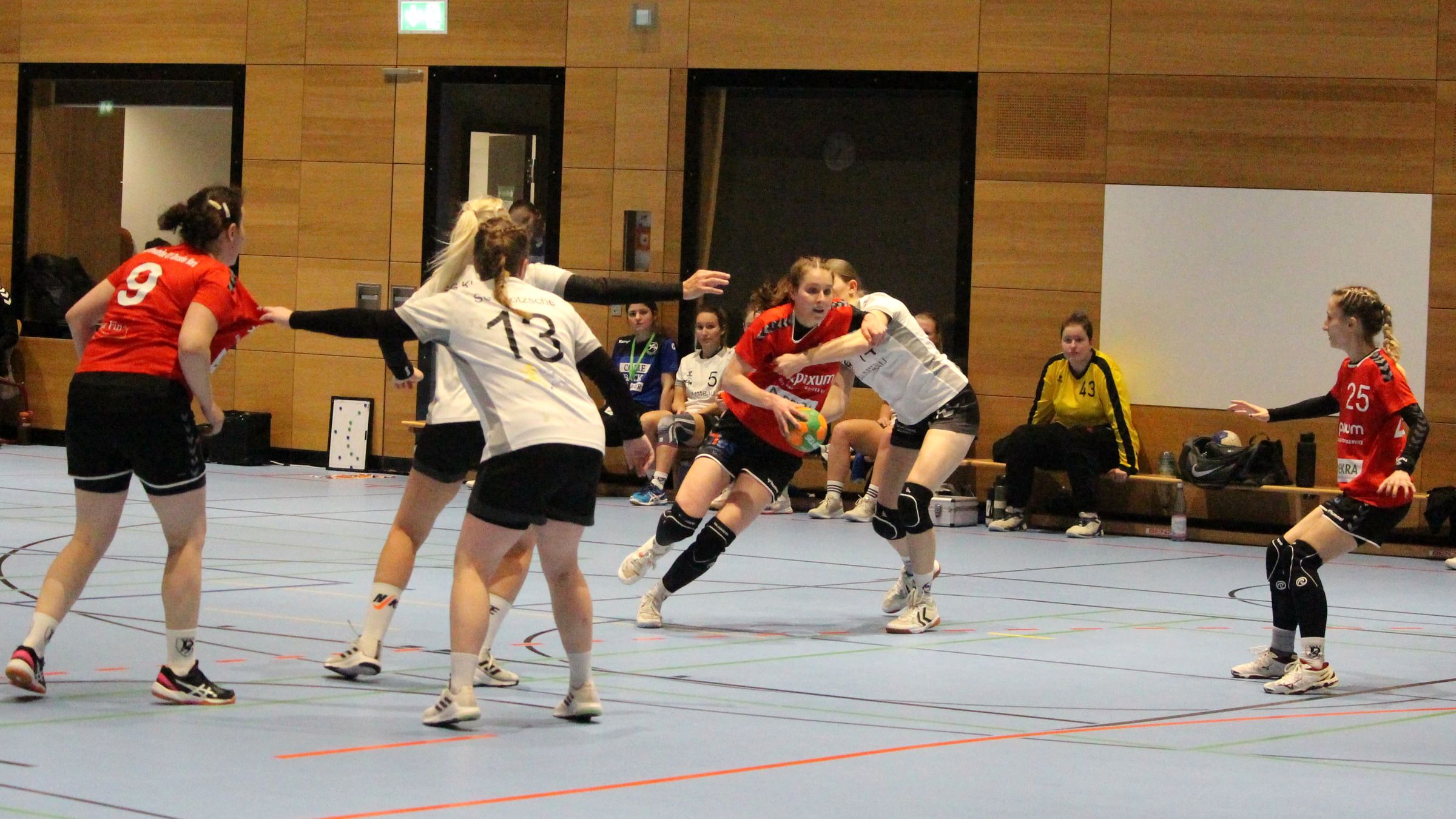 Souveräner Sieg gegen den Stadtrivalen - Foto: Sportfreunde01