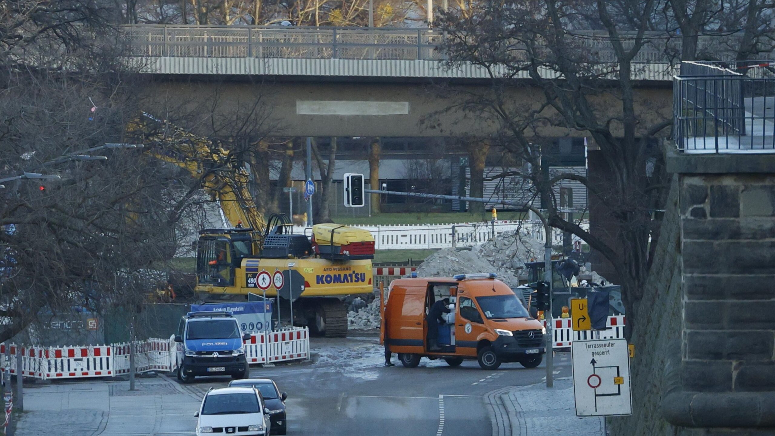 Inzwischen ist der Kampfmittelbeseitigungsdienst vor Ort. Foto: Florian Varga